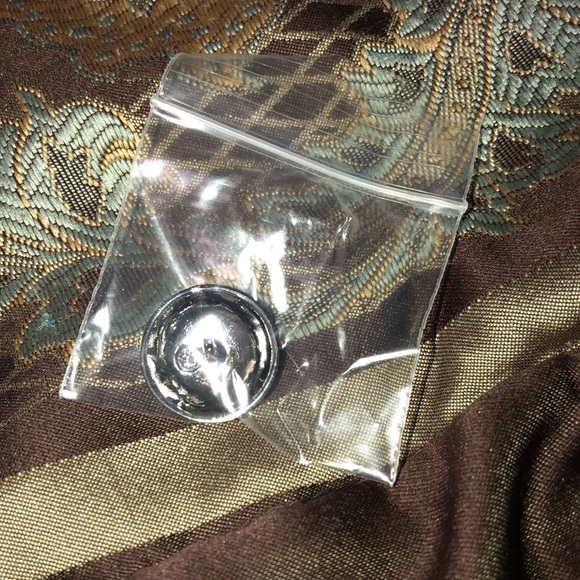 ST. JOHN REPLACEMENT BUTTON - Picture 4 of 4